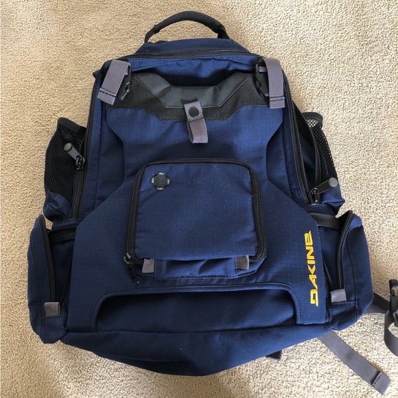 DaKine DK79 Snowboard/Skateboard Travel Backpack DaKine DK79 Snowboard/Skateboard Travel Backpack